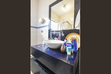 Casa à venda com 200m², 4 quartos e 2 vagasBanheiro 01