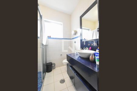 Casa à venda com 200m², 4 quartos e 2 vagasBanheiro 01