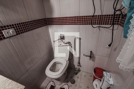 Casa à venda com 320m², 3 quartos e 2 vagasBanheiro suíte