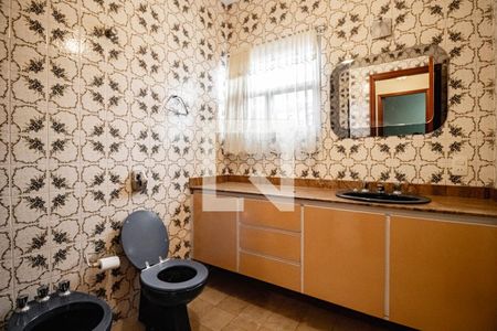 Casa à venda com 349m², 4 quartos e 3 vagasBanheiro 01 Segundo Andar