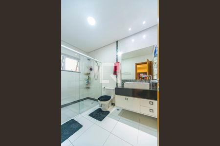 Casa à venda com 313m², 3 quartos e 3 vagasBanheiro do Quarto 1