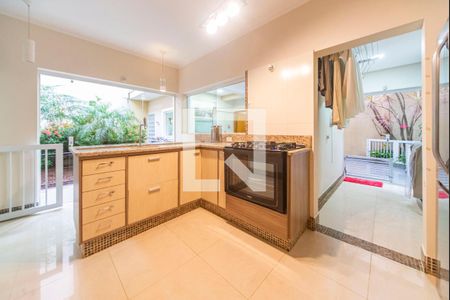 Casa à venda com 313m², 3 quartos e 3 vagasCozinha 