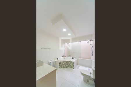 Casa à venda com 313m², 3 quartos e 3 vagasBanheiro do quarto 3