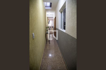 Casa à venda com 120m², 2 quartos e 4 vagasDetalhe Corredor