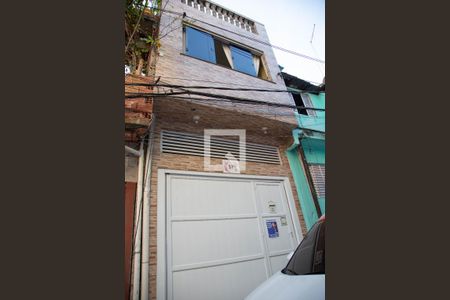 Casa à venda com 120m², 2 quartos e 4 vagasFachada