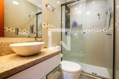 Apartamento à venda com 93m², 3 quartos e 3 vagasBanheiro social