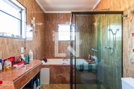 Casa à venda com 280m², 3 quartos e 4 vagasBanheiro Quarto 2 