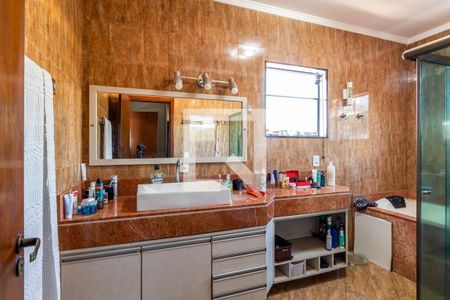 Casa à venda com 280m², 3 quartos e 4 vagasBanheiro Quarto 2 