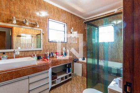 Casa à venda com 280m², 3 quartos e 4 vagasBanheiro Quarto 2 