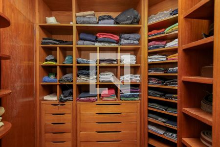 Apartamento à venda com 143m², 3 quartos e 2 vagasCloset da Suíte