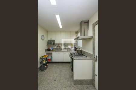 Casa de condomínio à venda com 700m², 4 quartos e 5 vagas Casa de condomínio à venda com 700m², 4 quartos e 5 vagasCozinha