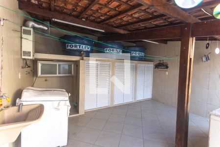 Casa à venda com 253m², 2 quartos e 2 vagas Casa à venda com 253m², 2 quartos e 2 vagasVaranda quarto 1