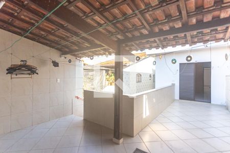 Casa à venda com 253m², 2 quartos e 2 vagas Casa à venda com 253m², 2 quartos e 2 vagasVaranda quarto 1