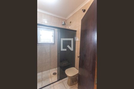 Casa à venda com 253m², 2 quartos e 2 vagas Casa à venda com 253m², 2 quartos e 2 vagasBanheiro social