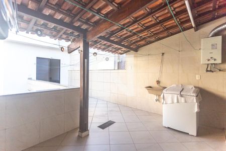Casa à venda com 253m², 2 quartos e 2 vagas Casa à venda com 253m², 2 quartos e 2 vagasVaranda quarto 1