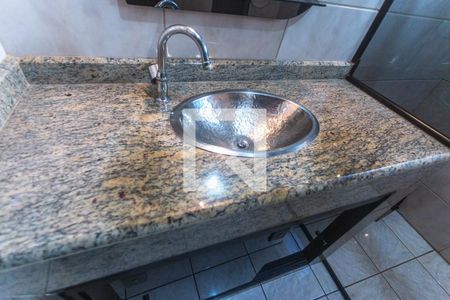 Casa à venda com 253m², 2 quartos e 2 vagas Casa à venda com 253m², 2 quartos e 2 vagasBanheiro social