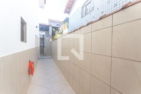 Casa à venda com 253m², 2 quartos e 2 vagas Casa à venda com 253m², 2 quartos e 2 vagasQuintal
