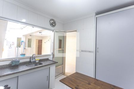 Casa à venda com 253m², 2 quartos e 2 vagas Casa à venda com 253m², 2 quartos e 2 vagasEdícula