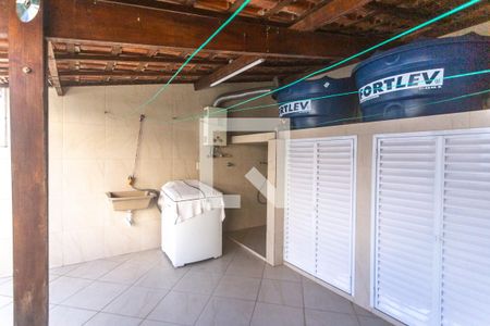 Casa à venda com 253m², 2 quartos e 2 vagas Casa à venda com 253m², 2 quartos e 2 vagasVaranda quarto 1