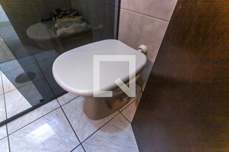 Casa à venda com 253m², 2 quartos e 2 vagas Casa à venda com 253m², 2 quartos e 2 vagasBanheiro social