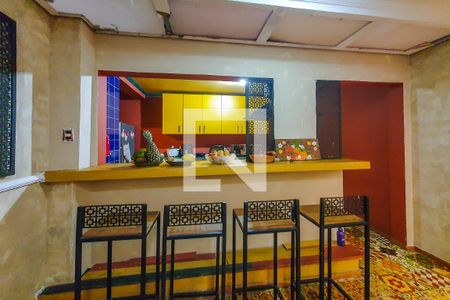 Casa à venda com 220m², 3 quartos e 2 vagascozinha