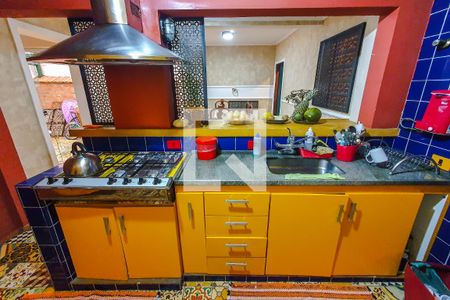 Casa à venda com 220m², 3 quartos e 2 vagascozinha