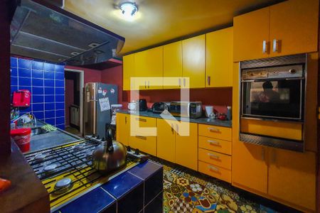 Casa à venda com 220m², 3 quartos e 2 vagascozinha