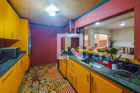 Casa à venda com 220m², 3 quartos e 2 vagascozinha