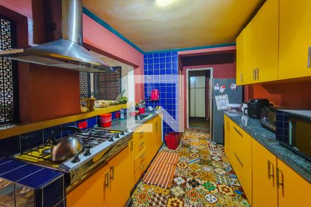 Casa à venda com 220m², 3 quartos e 2 vagascozinha