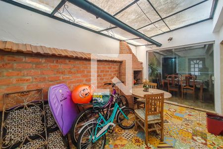 Casa à venda com 220m², 3 quartos e 2 vagasChurrasqueira