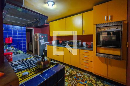 Casa à venda com 220m², 3 quartos e 2 vagascozinha