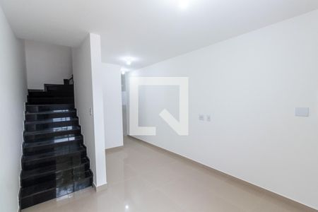 Sala de casa para alugar com 2 quartos, 80m² em Jardim Fernandes, São Paulo