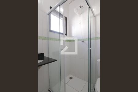 Banheiro de casa de condomínio para alugar com 2 quartos, 125m² em Vila Granada, São Paulo