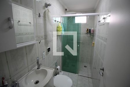 Banheiro de apartamento à venda com 2 quartos, 65m² em Vila Firmiano Pinto, São Paulo