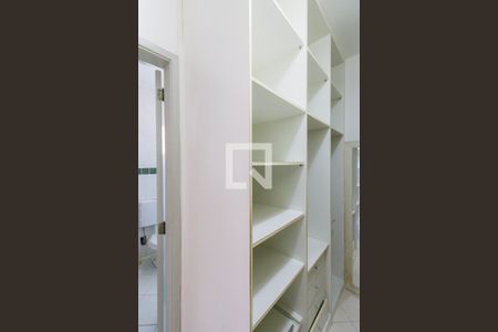 Casa de condomínio à venda com 90m², 3 quartos e 3 vagas Casa de condomínio à venda com 90m², 3 quartos e 3 vagasCloset da Suíte