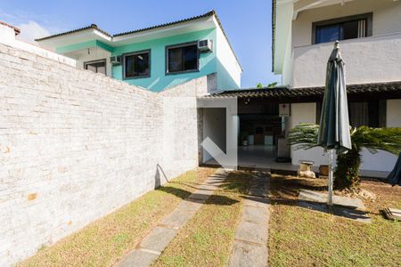 Casa de condomínio à venda com 90m², 3 quartos e 3 vagas Casa de condomínio à venda com 90m², 3 quartos e 3 vagasQuintal