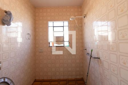 Casa à venda com 180m², 3 quartos e 2 vagas Casa à venda com 180m², 3 quartos e 2 vagasBanheiro Social