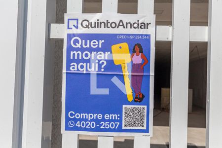 Apartamento à venda com 104m², 2 quartos e 1 vagaPlaquinha instalada no portão do imóvel