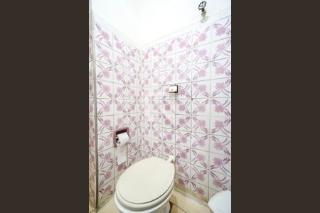 Casa à venda com 90m², 2 quartos e 1 vaga Casa à venda com 90m², 2 quartos e 1 vagaBanheiro social