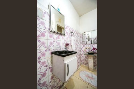 Casa à venda com 90m², 2 quartos e 1 vaga Casa à venda com 90m², 2 quartos e 1 vagaBanheiro social