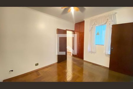Casa à venda com 198m², 3 quartos e 2 vagasQuarto 3 