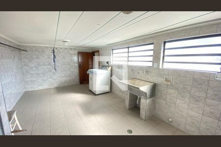 Casa à venda com 198m², 3 quartos e 2 vagasÁrea de Serviço Coberta 