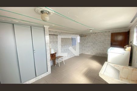 Casa à venda com 198m², 3 quartos e 2 vagasÁrea de Serviço Coberta 