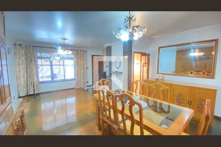 Casa à venda com 198m², 3 quartos e 2 vagasSala 