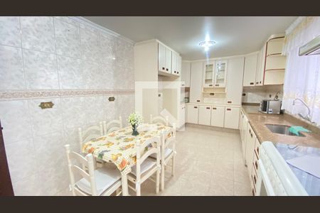 Casa à venda com 198m², 3 quartos e 2 vagasCozinha