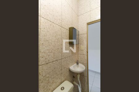Banheiro de casa para alugar com 1 quarto, 26m² em Vila Invernada, São Paulo