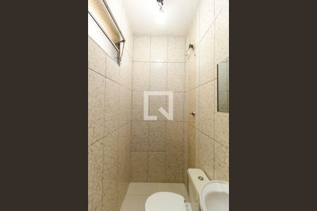 Banheiro de casa para alugar com 1 quarto, 26m² em Vila Invernada, São Paulo