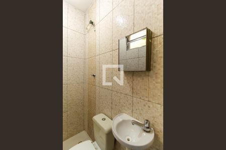 Banheiro de casa para alugar com 1 quarto, 26m² em Vila Invernada, São Paulo