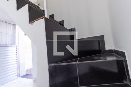Escada de casa para alugar com 2 quartos, 50m² em Vila Rio Branco, São Paulo