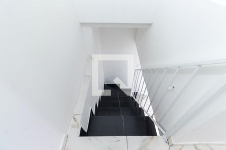 Casa de condomínio para alugar com 50m², 2 quartos e sem vagaEscada